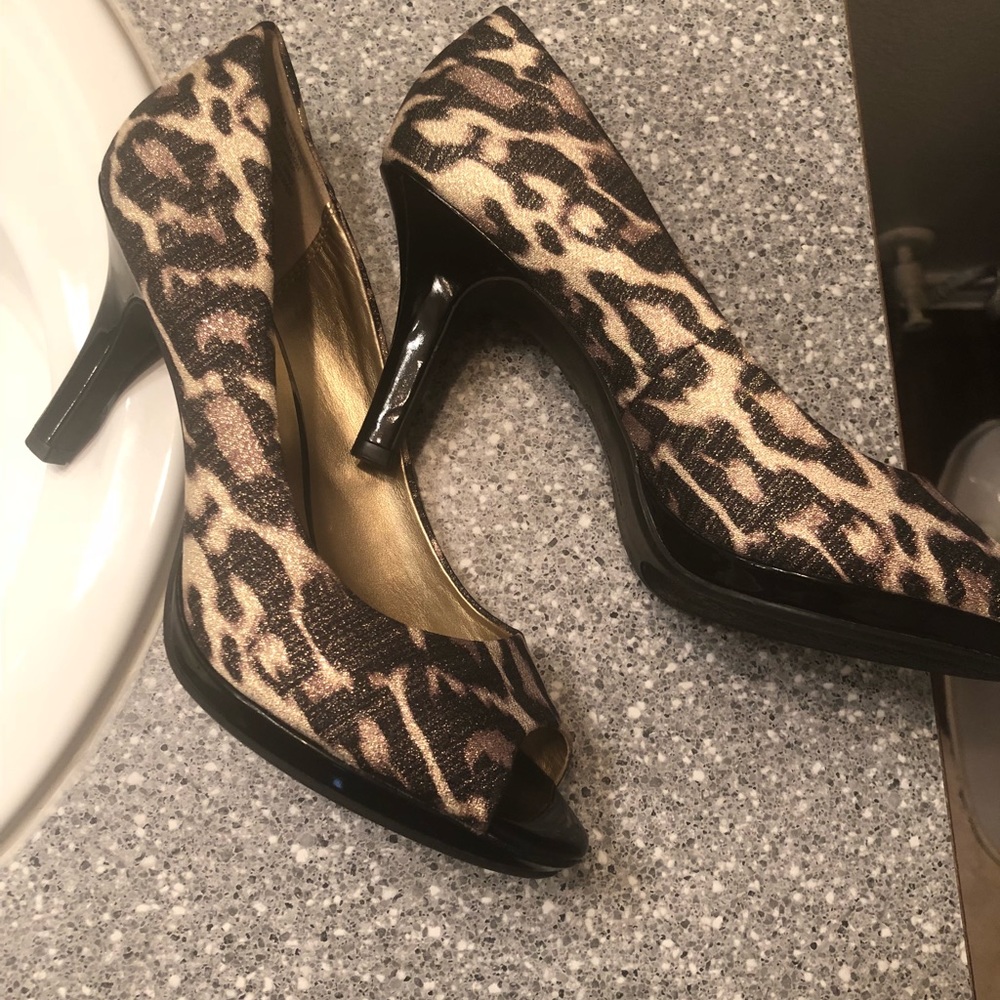 Bandolino flexible pumps